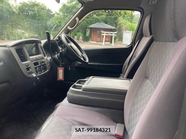 Nissan Caravan 2010-04 8229205-12