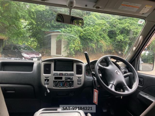 Nissan Caravan 2010-04 8229205-14