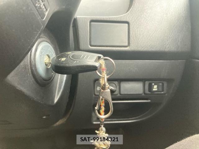Nissan Caravan 2010-04 8229205-16