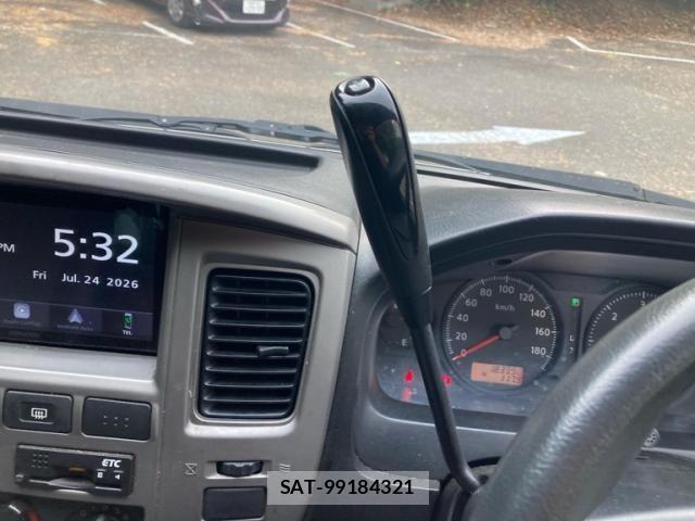 Nissan Caravan 2010-04 8229205-19