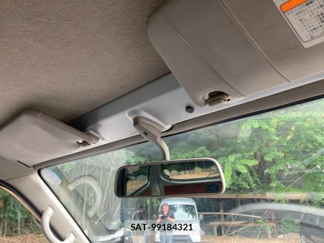 Nissan Caravan 2010-04 8229205-20