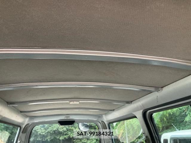 Nissan Caravan 2010-04 8229205-21