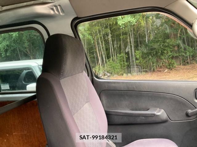 Nissan Caravan 2010-04 8229205-23