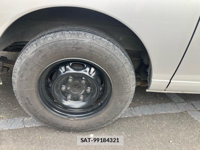 Nissan Caravan 2010-04 8229205-7
