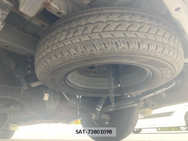 Nissan Caravan 2015-04 8244794-5