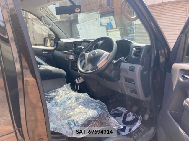 Nissan Caravan 2015-01 8313589-9