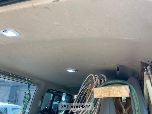 Nissan Caravan 2015-01 8313589-13