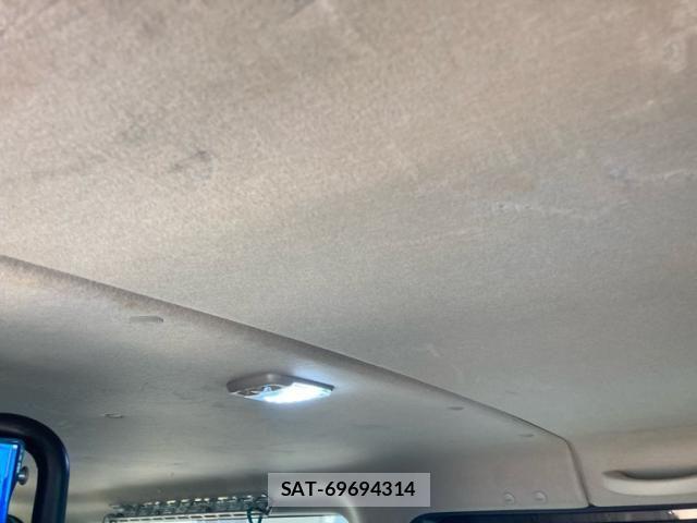 Nissan Caravan 2015-01 8313589-14