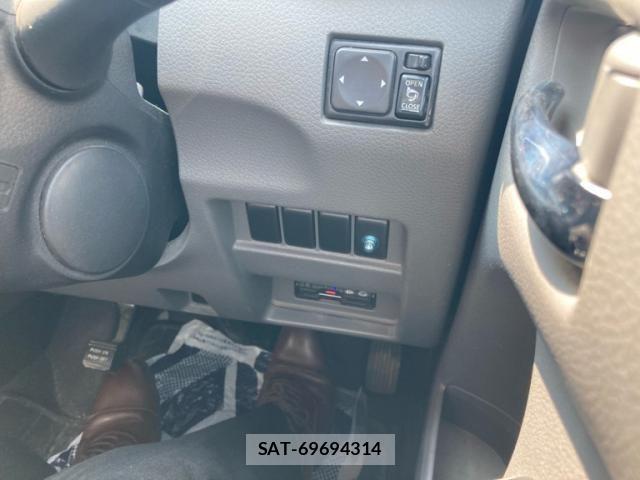 Nissan Caravan 2015-01 8313589-18