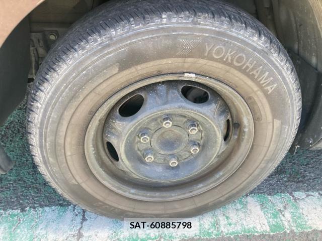 Nissan Caravan 2017-09 8335177-9