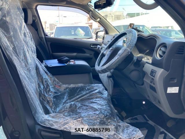 Nissan Caravan 2017-09 8335177-18