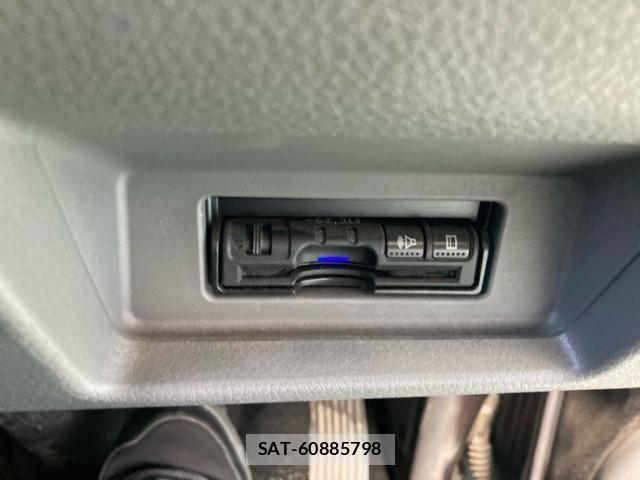 Nissan Caravan 2017-09 8335177-25