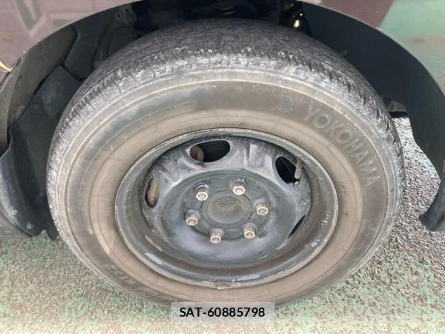 Nissan Caravan 2017-09 8335177-6