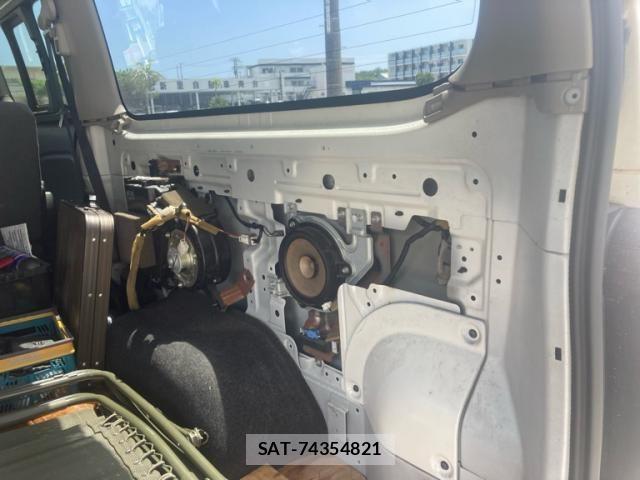 Nissan Caravan 2013-08 8354083-9