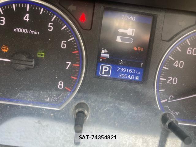 Nissan Caravan 2013-08 8354083-24