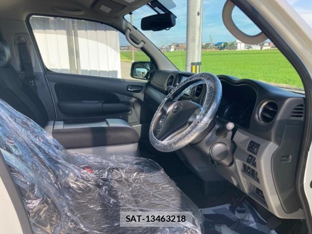 Nissan Caravan 2018-07 8365052-9