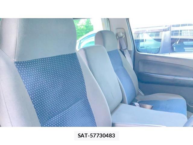 Nissan Caravan 2011-05 8365054-9