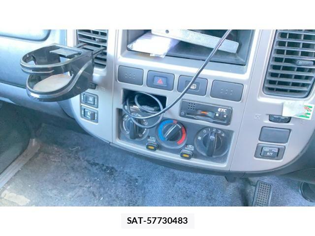 Nissan Caravan 2011-05 8365054-16
