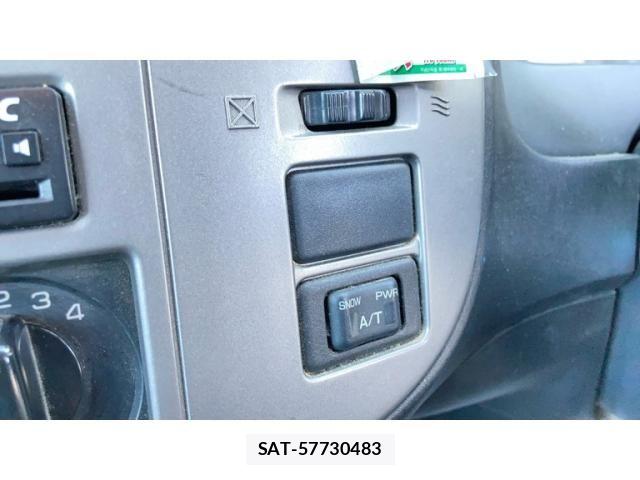 Nissan Caravan 2011-05 8365054-20