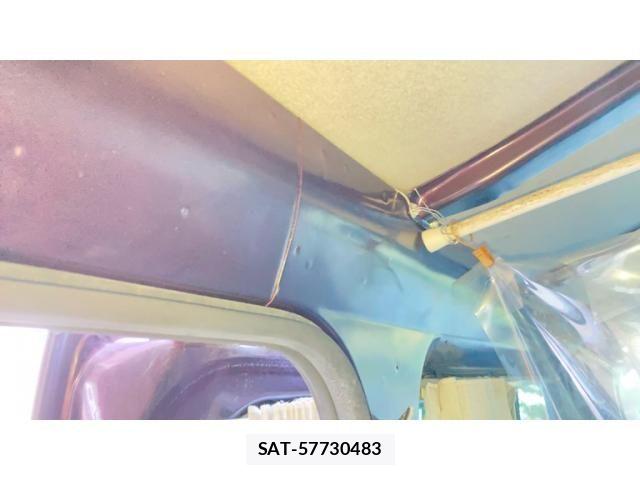 Nissan Caravan 2011-05 8365054-24