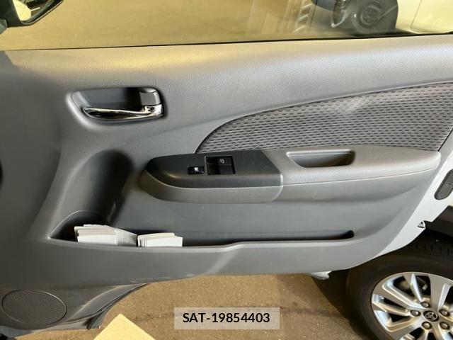 Nissan Caravan 2015-03 8626101-13