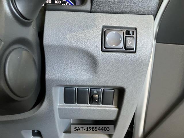 Nissan Caravan 2015-03 8626101-14