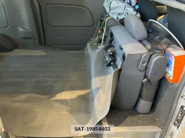 Nissan Caravan 2015-03 8626101-7