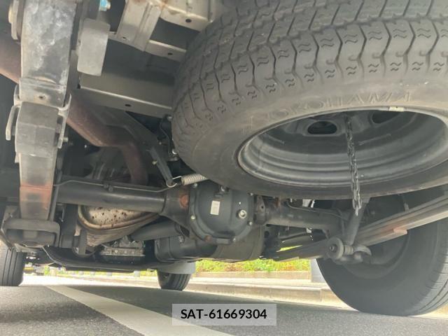 Nissan Caravan 2008-09 8741081-10
