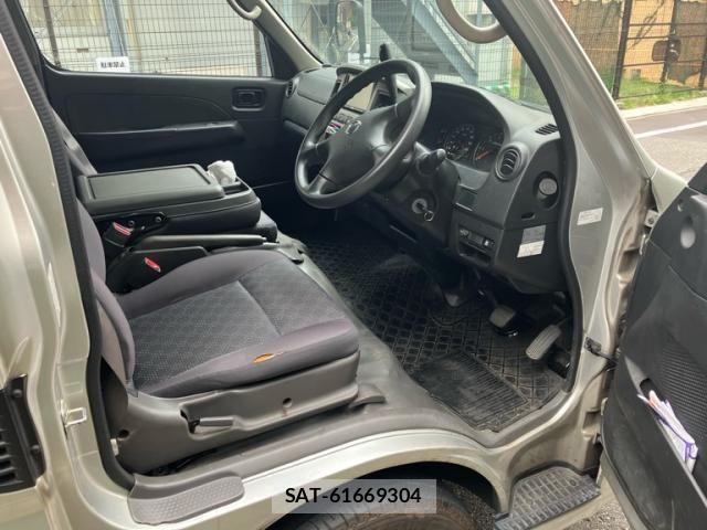 Nissan Caravan 2008-09 8741081-16
