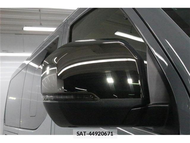 Nissan Caravan 2026-08 8741076-11