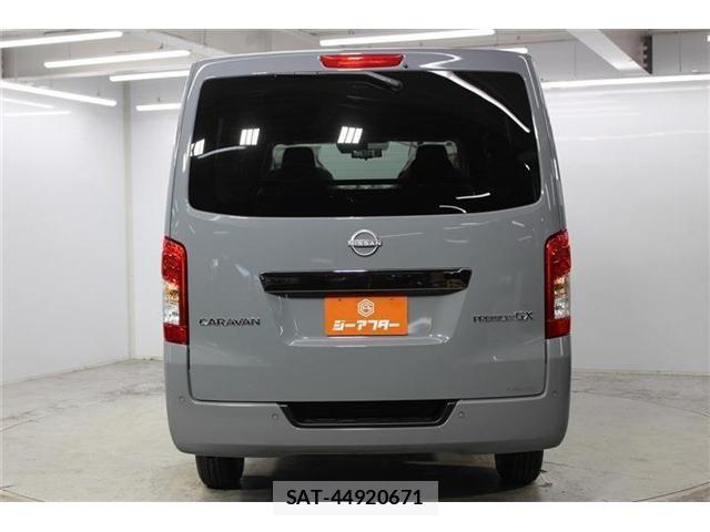 Nissan Caravan 2026-08 8741076-7