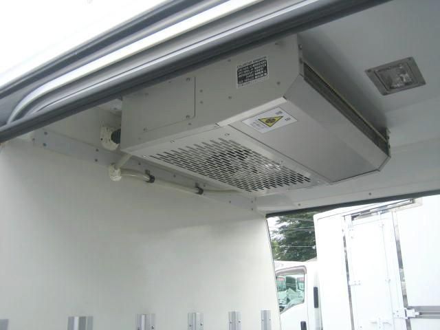 Nissan Caravan 2017-06 8770621-10