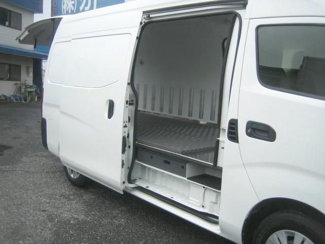 Nissan Caravan 2017-06 8770621-13
