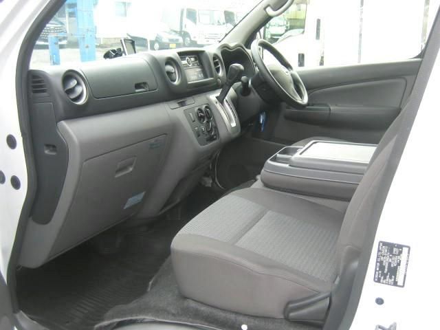 Nissan Caravan 2017-06 8770621-18
