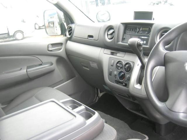 Nissan Caravan 2017-06 8770621-19