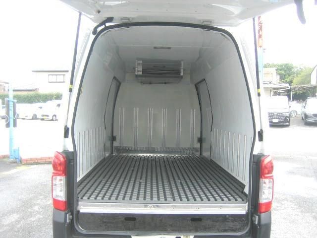 Nissan Caravan 2017-06 8770621-4