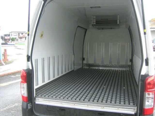 Nissan Caravan 2017-06 8770621-5
