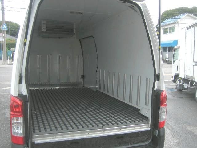 Nissan Caravan 2017-06 8770621-6