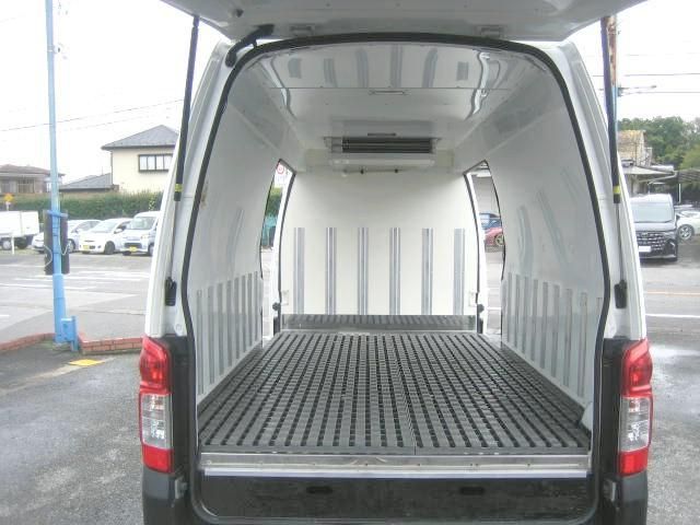 Nissan Caravan 2017-06 8770621-7