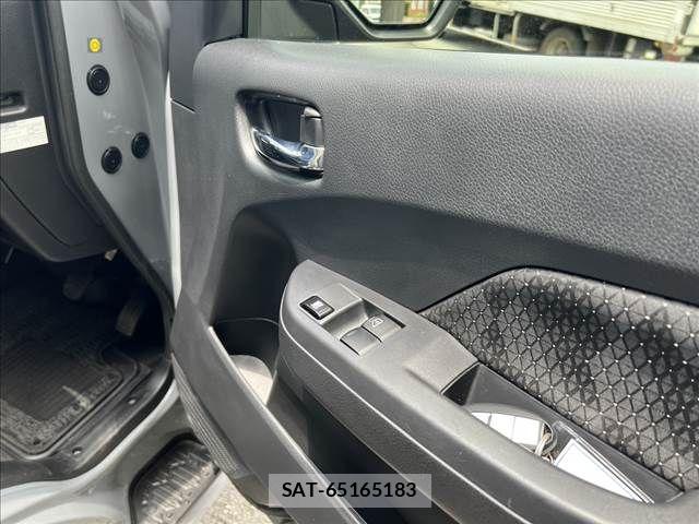 Nissan Caravan 2024-10 8779695-12