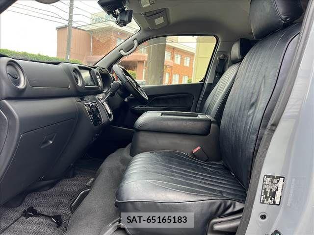 Nissan Caravan 2024-10 8779695-7