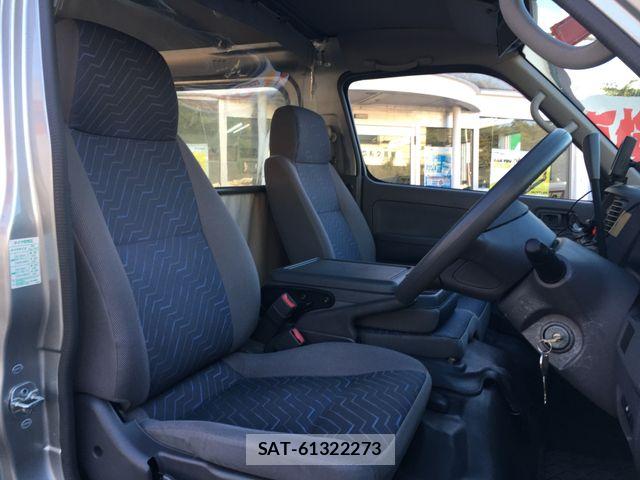 Nissan Caravan 2003-09 8879018-26