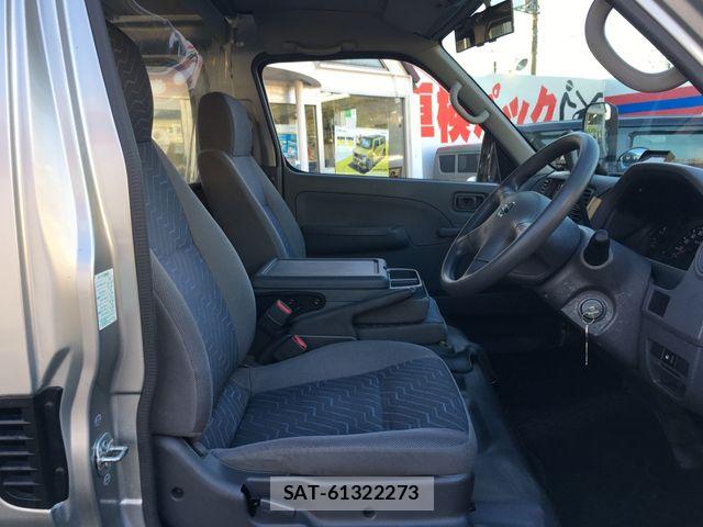 Nissan Caravan 2003-09 8879018-27