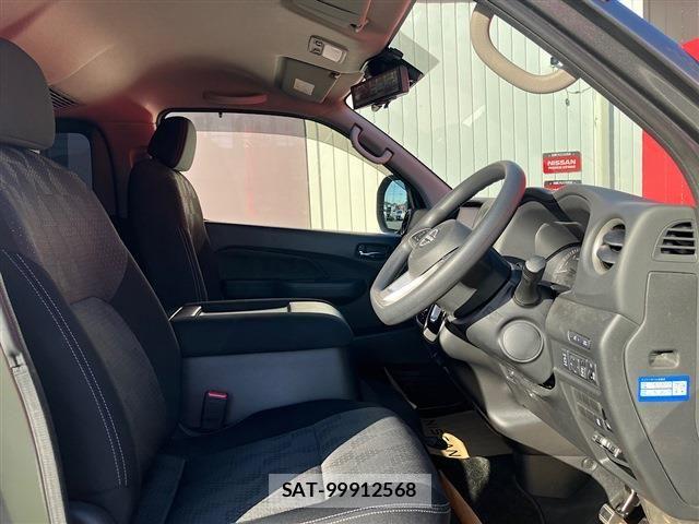 Nissan Caravan 2025-03 8883392-10