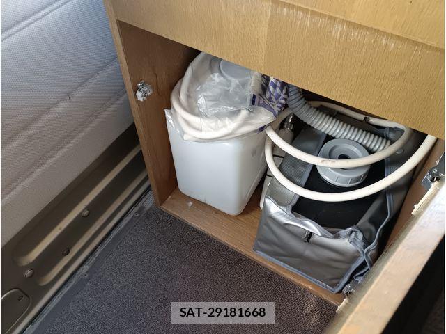 Nissan Caravan 1991-12 5861225-15