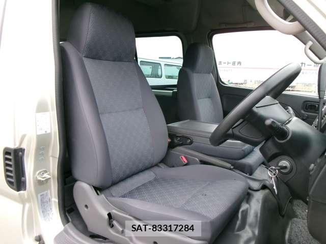 Nissan Caravan 2008-04 6263381-12