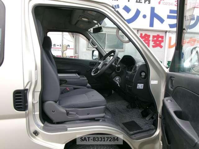 Nissan Caravan 2008-04 6263381-13