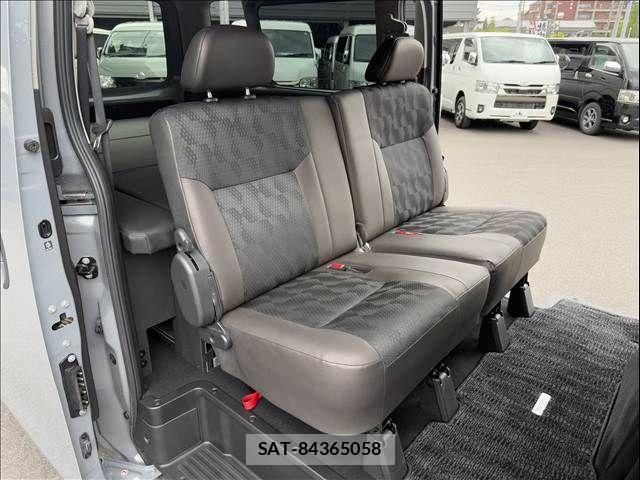 Nissan Caravan 2022-12 7215820-9