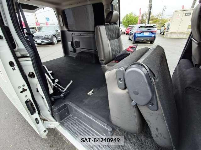 Nissan Caravan 2022-05 7215818-17