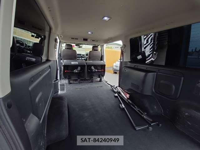 Nissan Caravan 2022-05 7215818-21